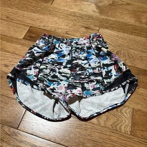 Lululemon Hotty Hot Short II Culture Clash Women’s Size 2
